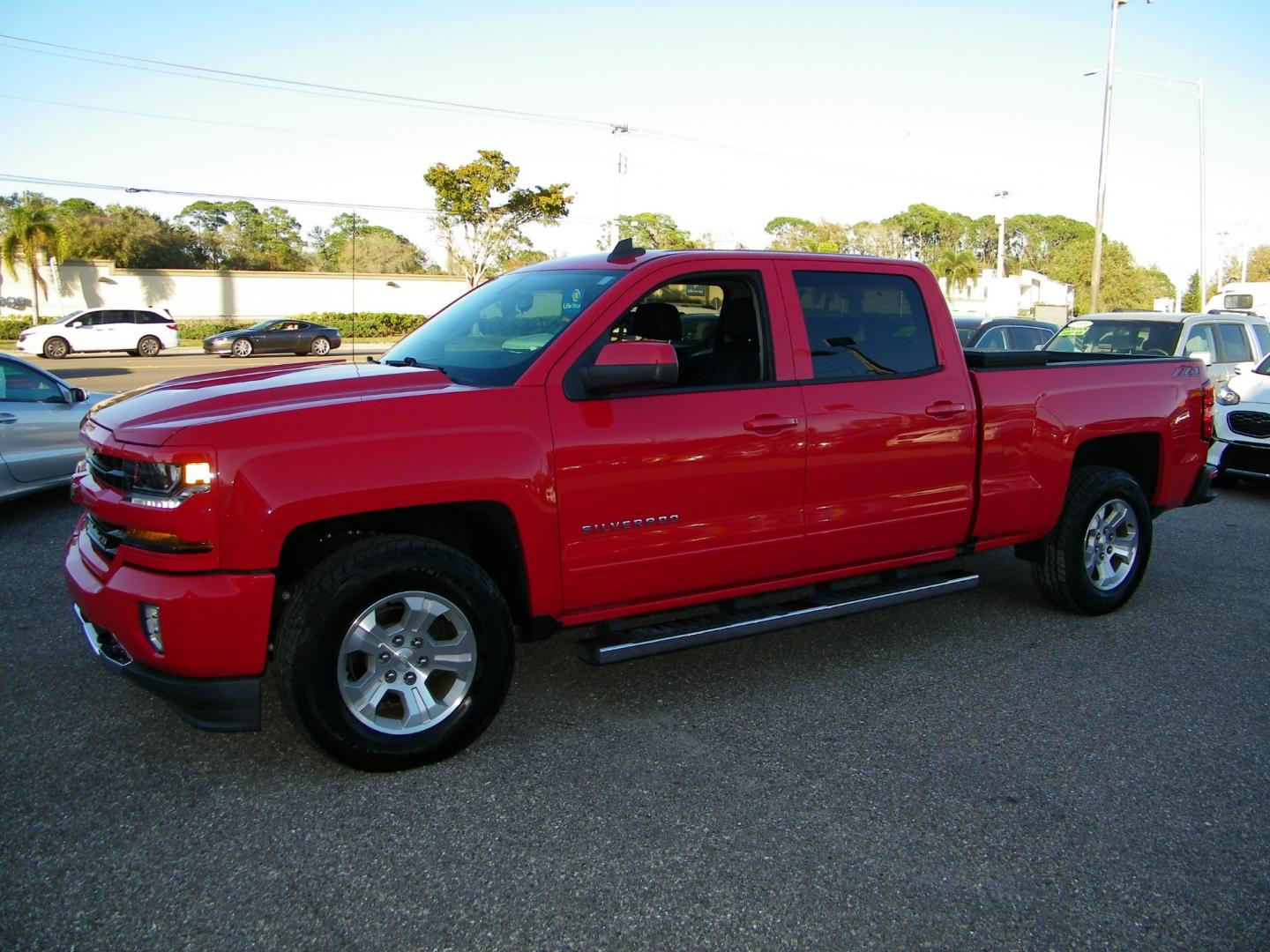 2018 Red /Black Chevrolet Silverado 1500 LT Z71 (3GCUKREC8JG) with an 5.3 V8 engine, Automatic transmission, located at 4000 Bee Ridge Road, Sarasota, FL, 34233, (941) 926-0300, 27.298664, -82.489151 - Photo#0